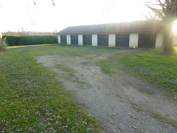 Offres de location Garage Montmorillon 86500
